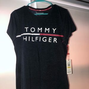 Tommy Hilfiger Navy T-shirt (medium)